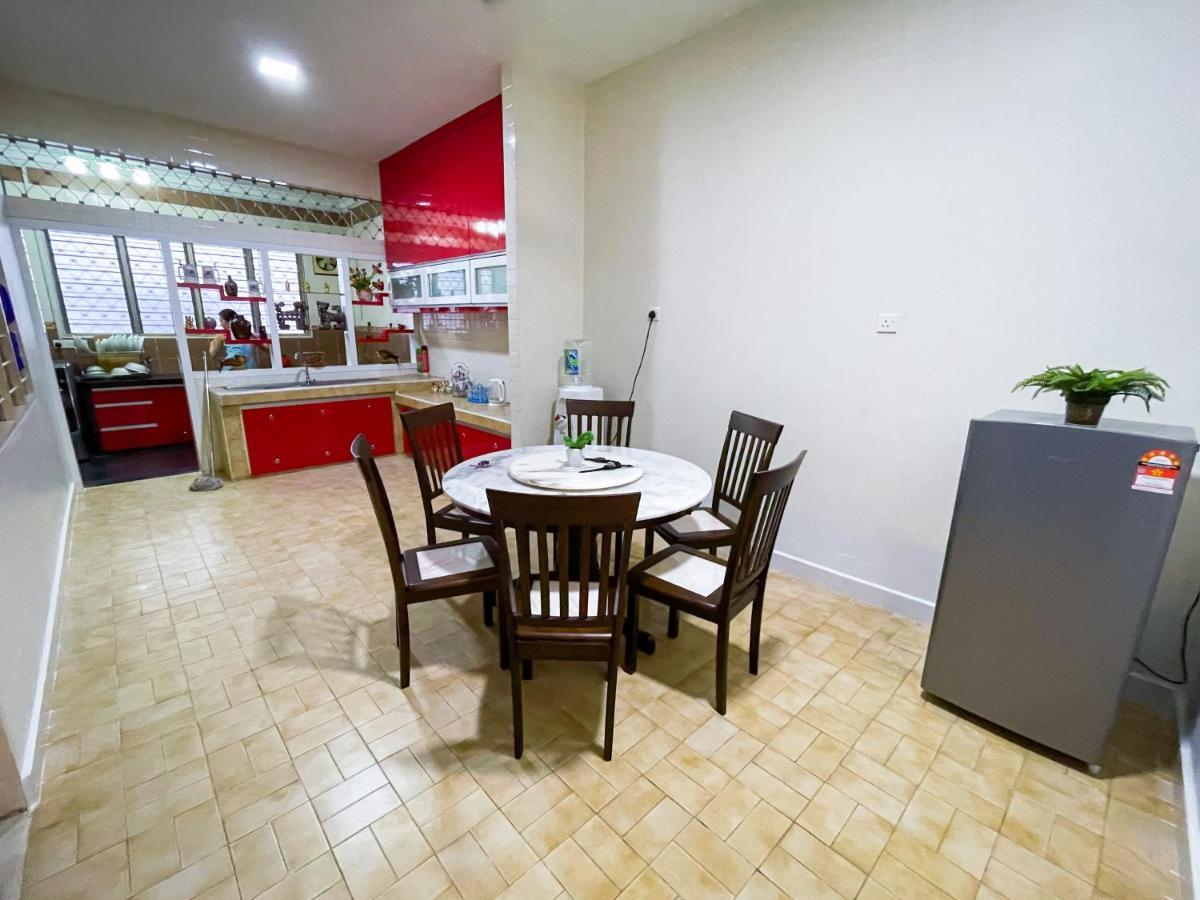 Gather Here In 62 @ Town Center Holiday home